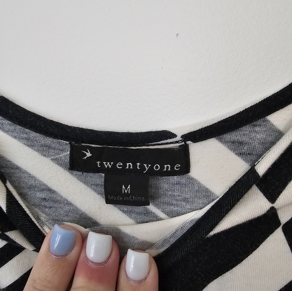 (Forever) Twenty One Black and White Bodysuit Medium Size Bought at Forever 21 - Picture 2 of 6